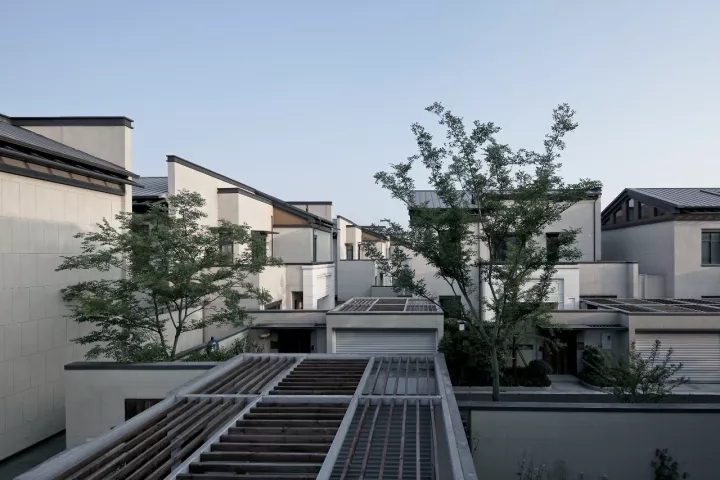 项目中公共空间与私密空间相互嵌套，空间感触丰硕